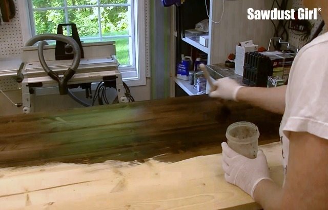 How to finish wood with water soluble dye and tung oil.
