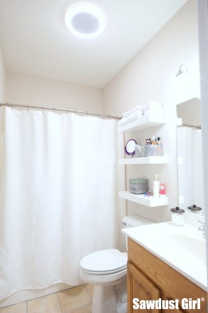 Small bathroom storage solution