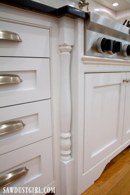 Decorative legs on cooktop cabinet