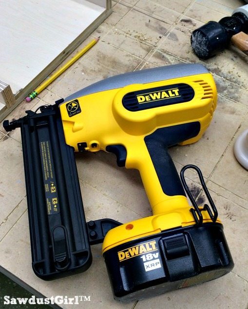 How to Choose a Nail Gun to Buy in 2021