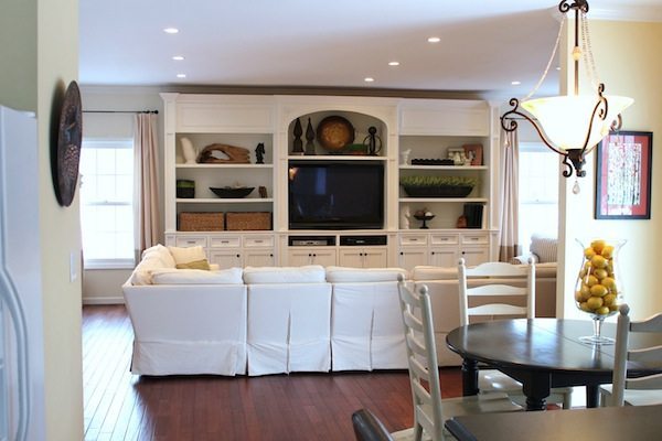 Living room with White build in entertainment center