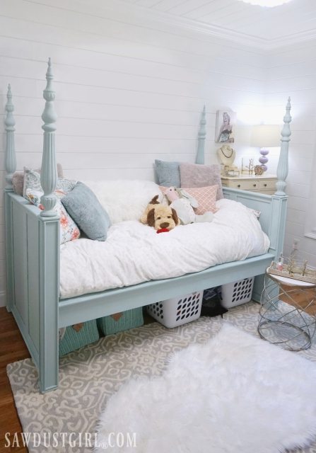 Pretty Bedroom idea: Upcycle bed